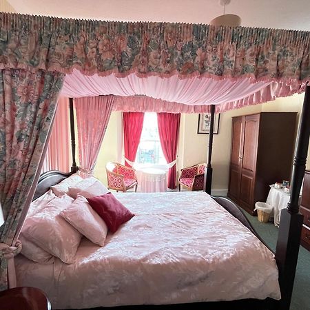 Bed and Breakfast White Court Лландидно Екстер'єр фото