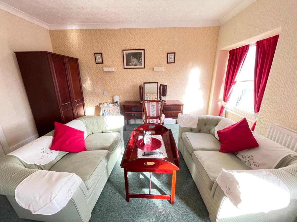 Bed and Breakfast White Court Лландидно Екстер'єр фото