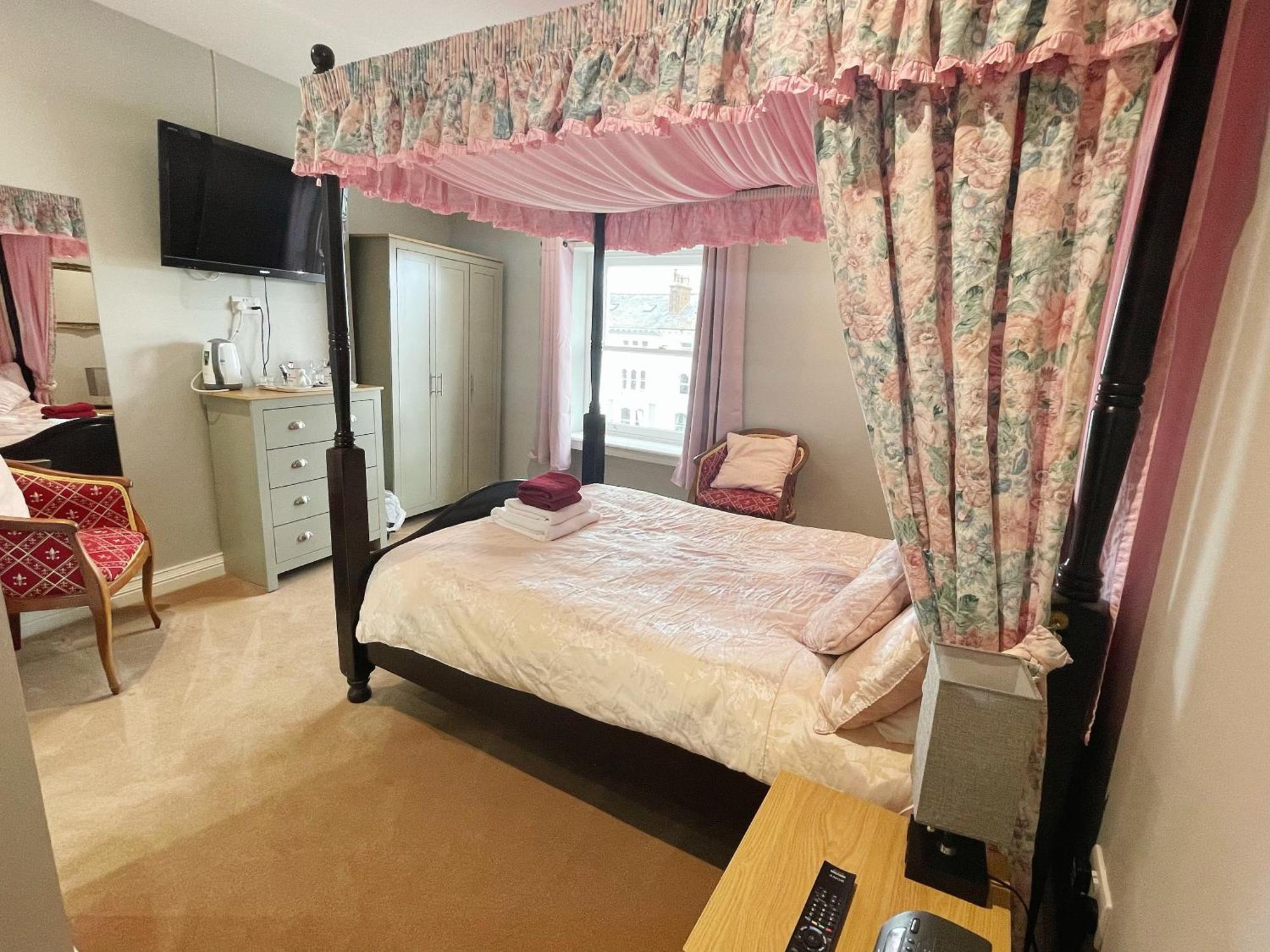 Bed and Breakfast White Court Лландидно Номер фото